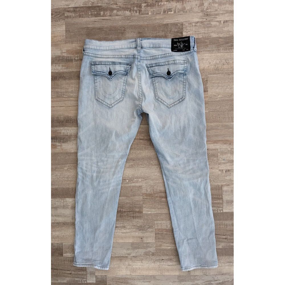 True Religion Men's Geno Flap Big T Relaxed Slim Fit Light Wash Jeans 42x33 - Picture 1 of 4